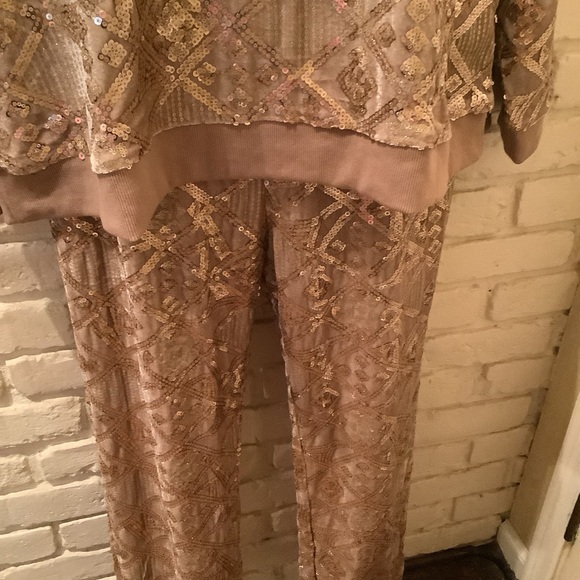 2pc plus size gold sequin jogging set. - Picture 6 of 10
